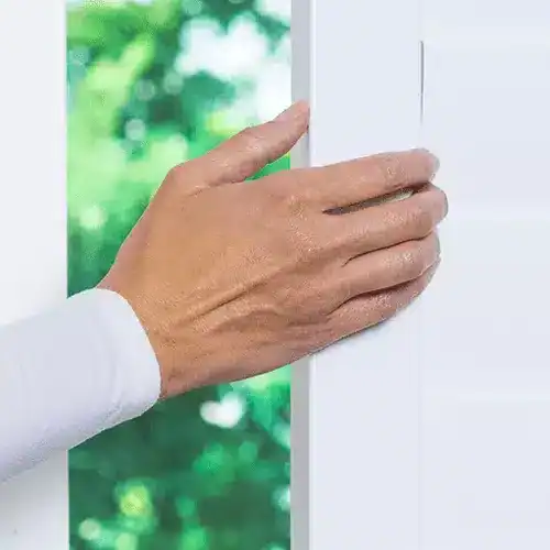 Smooth sliding window blinds in white, showcasing easy operation and modern style. Perfect for enhancing home decor and controlling light.