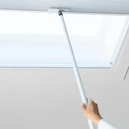 Premium white window blind removal tool for easy cleaning and maintenance of window blinds. Ideal for homeowners and professional installers seeking reliable blind care solutions.